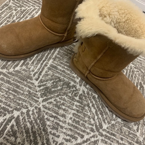 Ugg boots size 5 - Picture 2 of 4